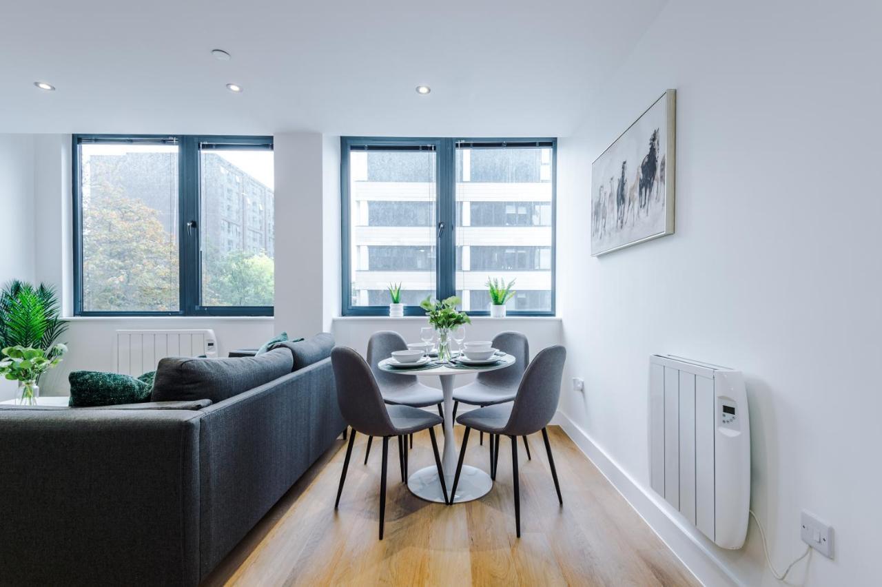 Manchester Stylish Haven: 2-Bed City Apartment Exterior photo